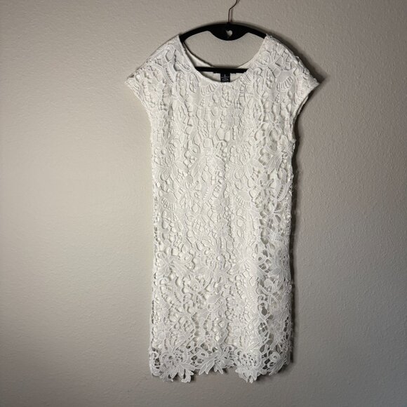 Chelsea & Theodore Dresses & Skirts - Chelsea & Theodore White Floral Lace Sheath Dress Size 4